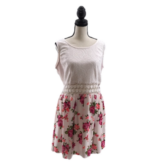 Rue21 Dresses & Skirts - RUE21 Creamy White Cut Out Lace Top w/Pink Floral Silky Bottom Sundress—Sz XL